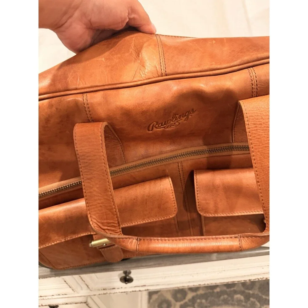RAWLINGS RUGGED WHEELED LEATHER DUFFLE BAG TRAVEL ROLLING BAG Retails $799.99